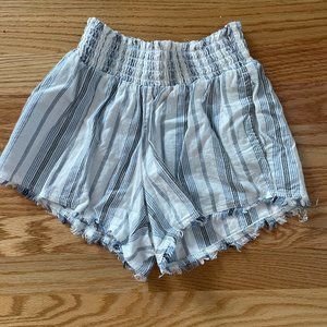 Cloth & Stone Women's Shorts Pale Blue Frayed Hem Large